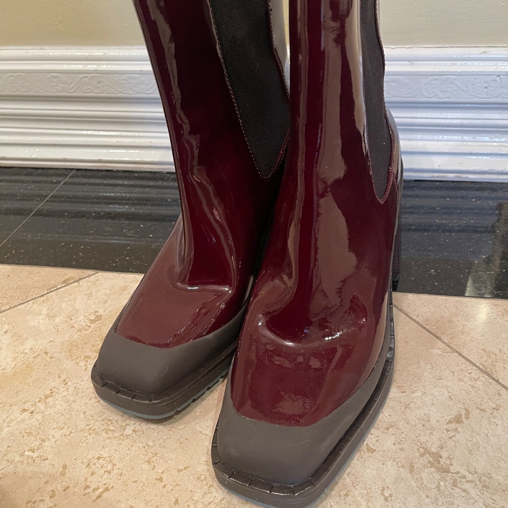 NEW TORY BURCH Expedition Chelsea boots in red patent leather - Picture 7 of 9
